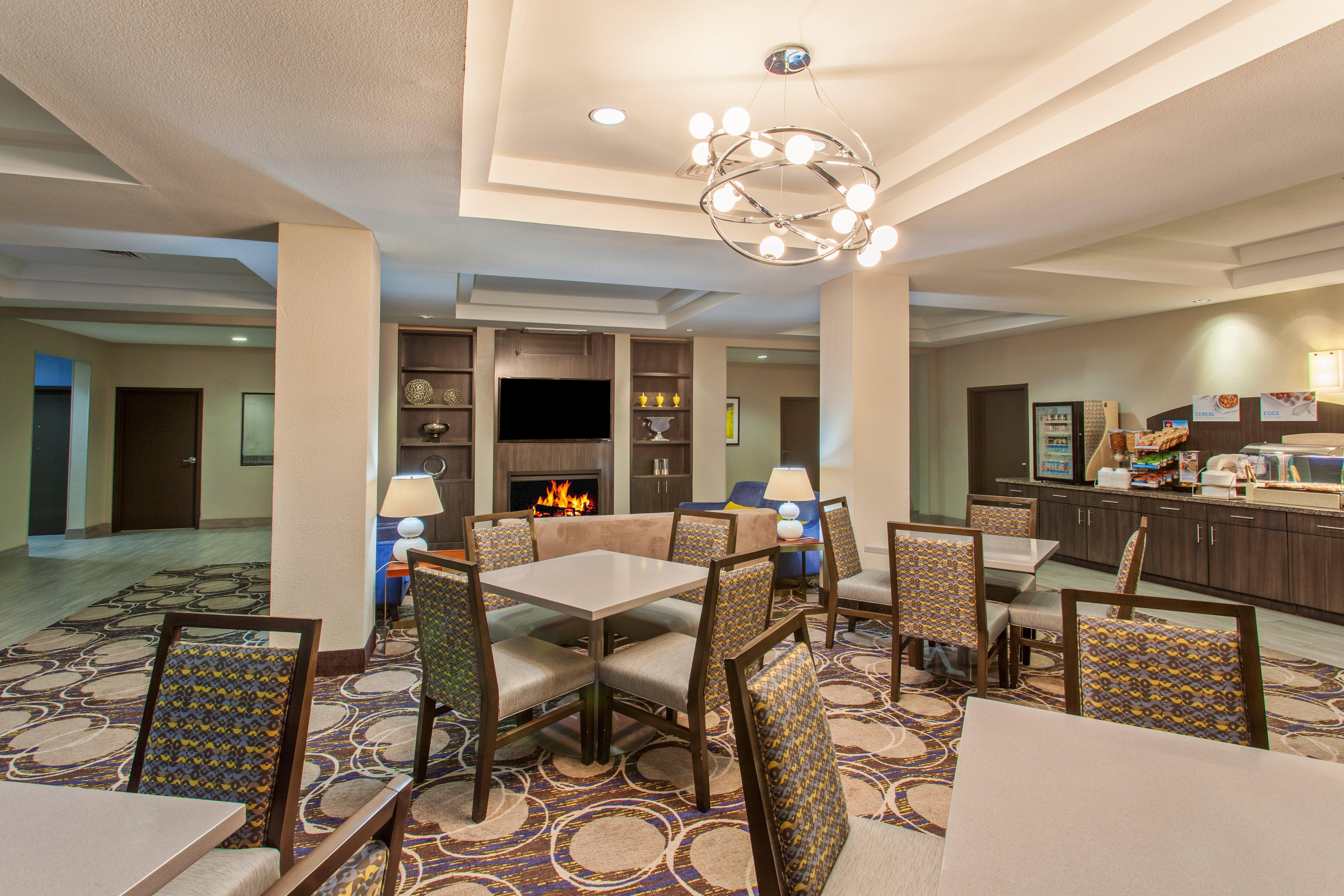 Holiday Inn Express & Suites Wharton By Ihg Exterior foto