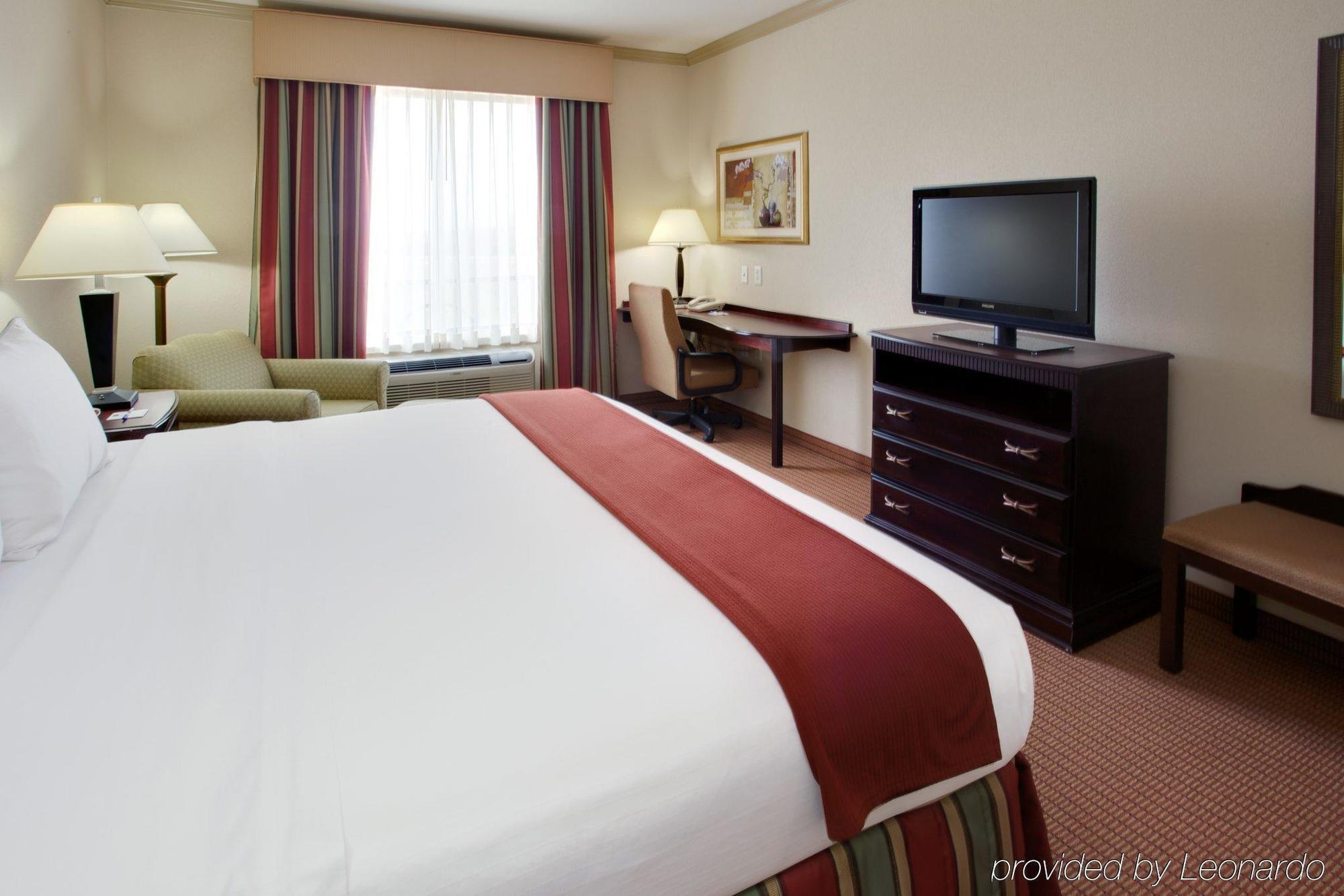 Holiday Inn Express & Suites Wharton By Ihg Habitación foto