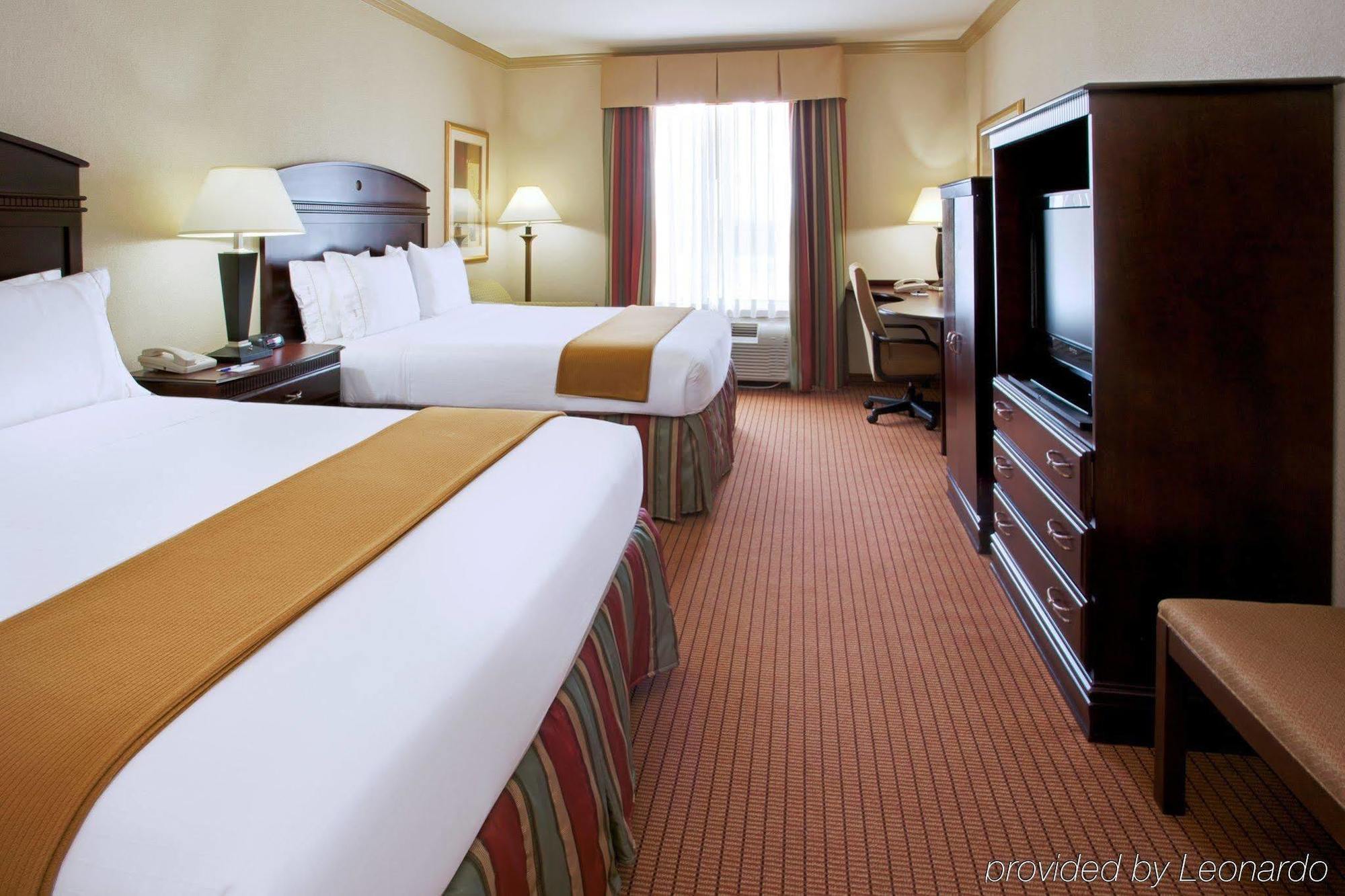 Holiday Inn Express & Suites Wharton By Ihg Habitación foto