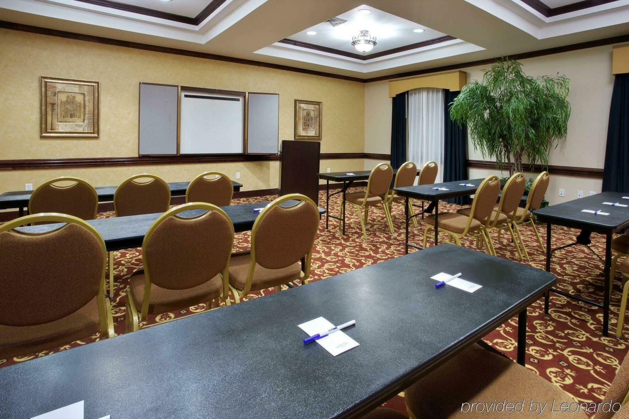 Holiday Inn Express & Suites Wharton By Ihg Facilidades foto